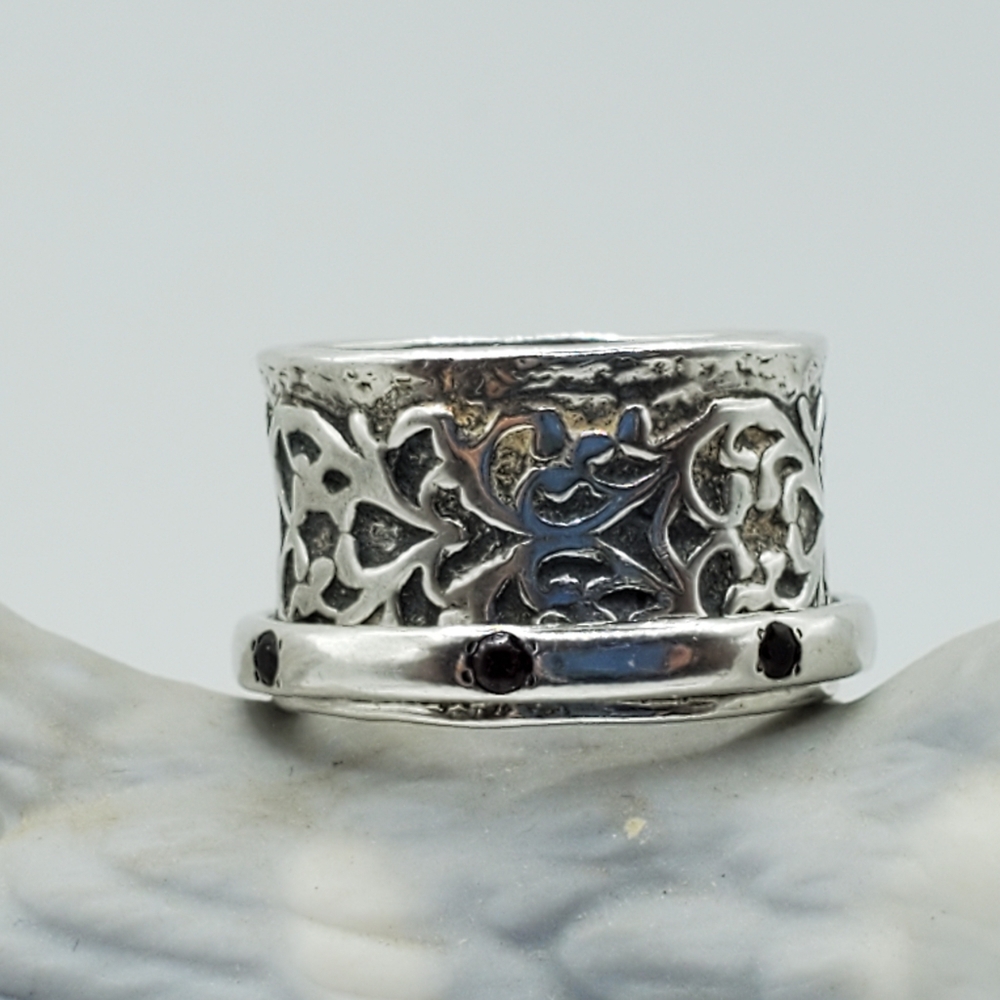 Didae Sterling Spinner Band Ring with Garnets Size 7 ⬇️PRICE DROP⬇️ - Picture 8 of 16